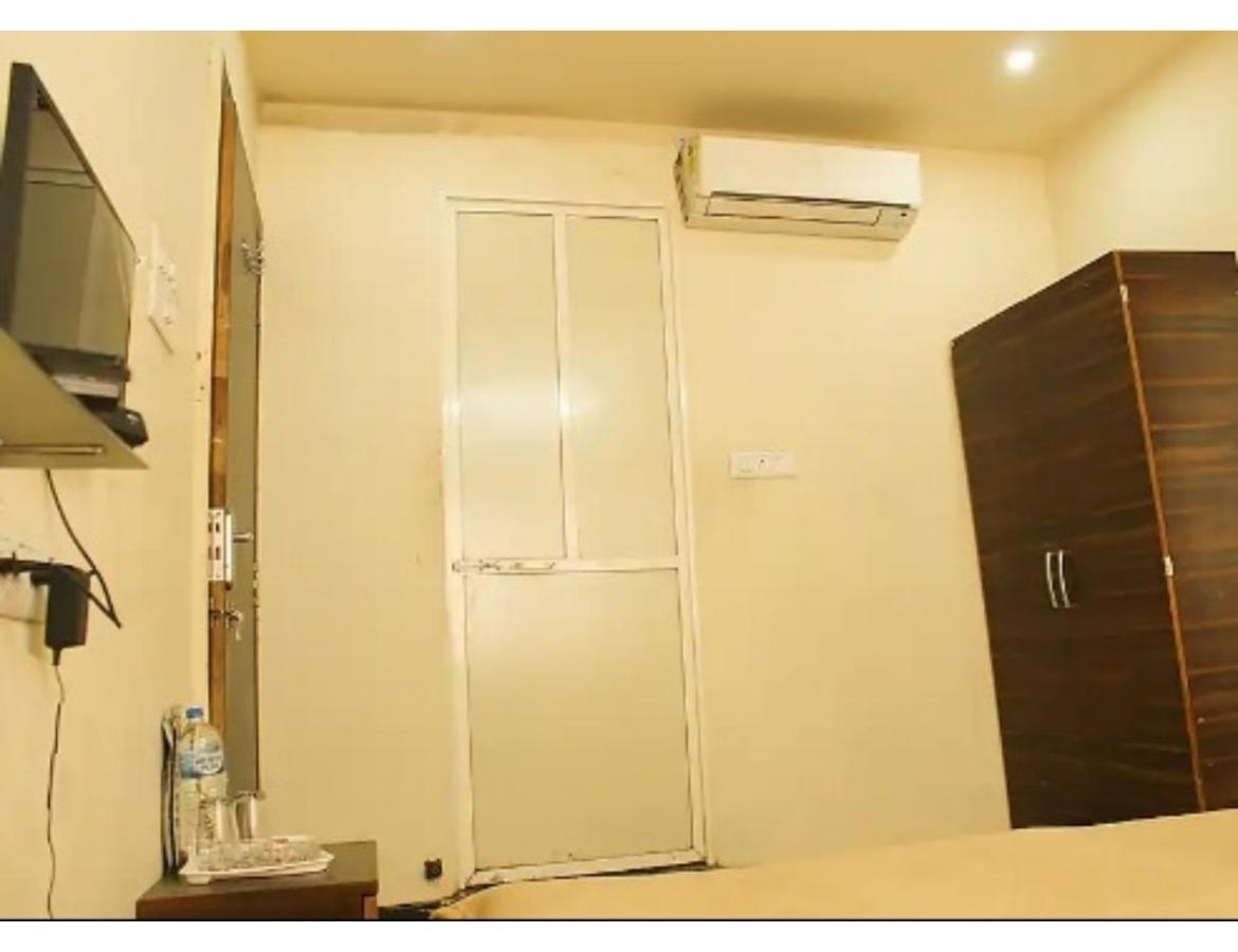 Hotel Adarsh, Ujjain Εξωτερικό φωτογραφία